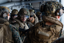 تحمل 3500 بحار ومشاة بحرية.. السفينة "تريبولي" تصل المنطقة